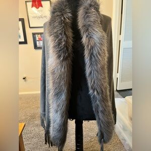 Chic Gray Women's Cape with Faux Fur Trim